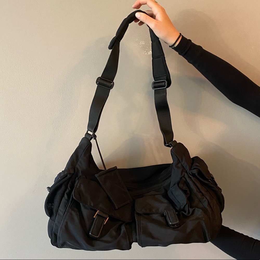 Great Harman shoulder travel bag.